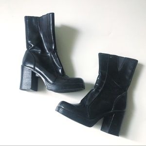 Vintage Black Chunky Heel Boots - Size 5.5